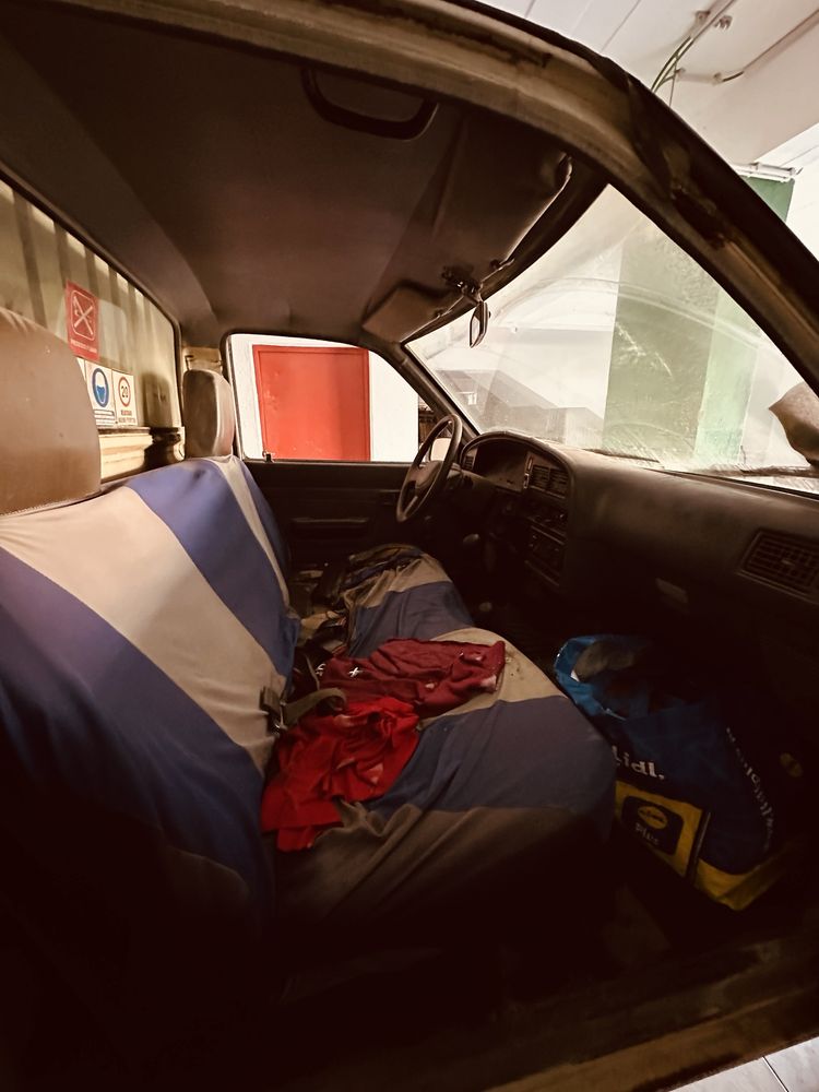 Toyota Hilux - 4x4 - 3 lugares