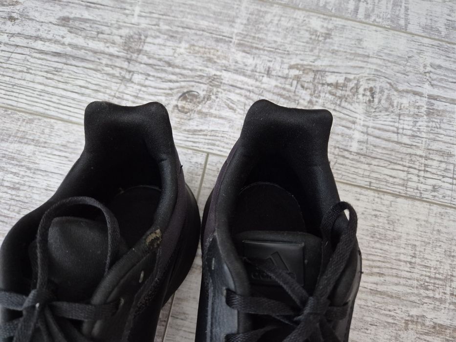 Adidas czarne adidasy dla chłopca 39 1/3