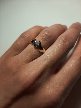 Золотое кольцо с бриллиантом  16.5