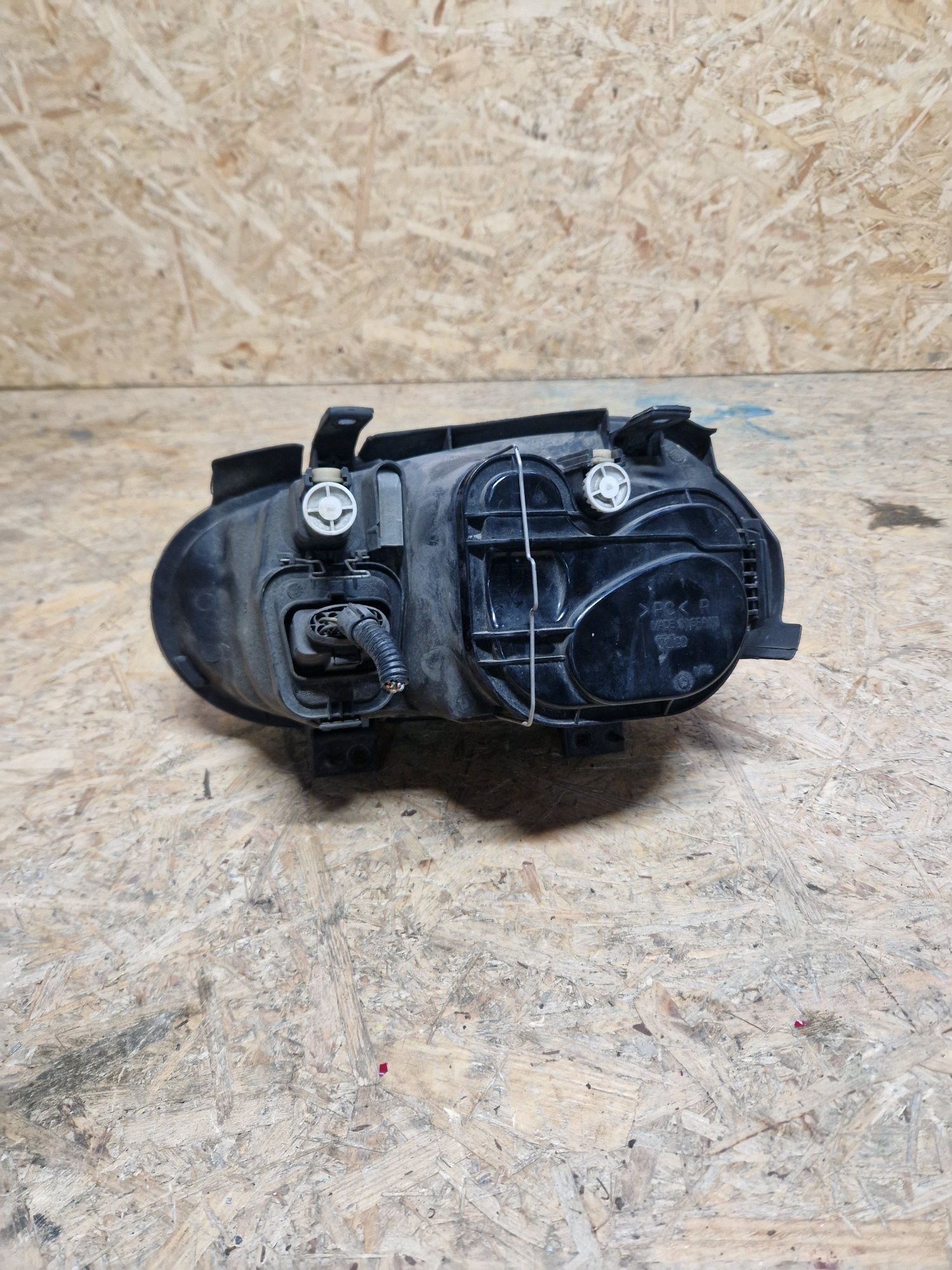Lampa prawy przód vw golf 4 golf IV halogen