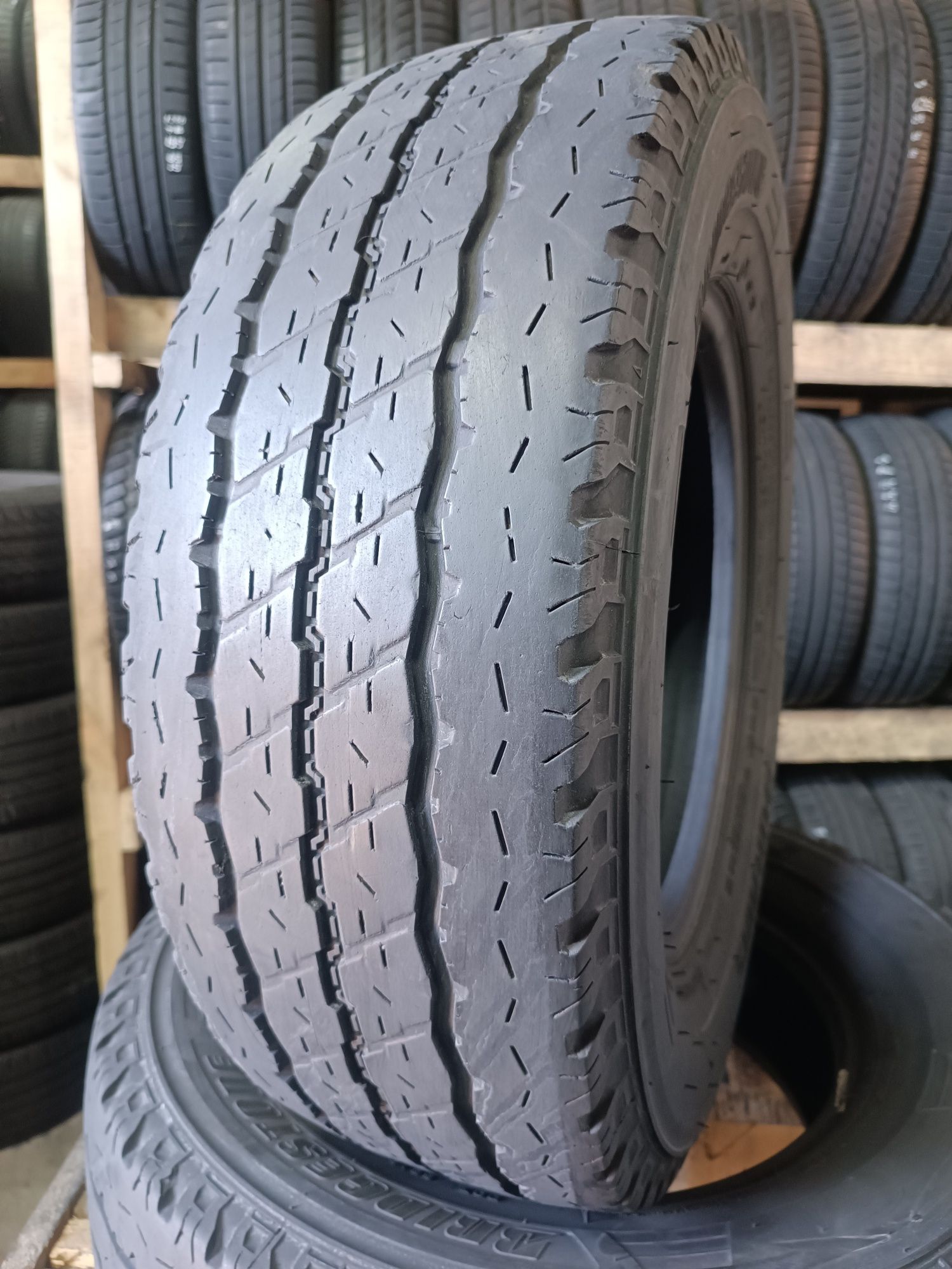 Літні шини BRIDGESTONE 215/70 R15 C резина Р15 С
