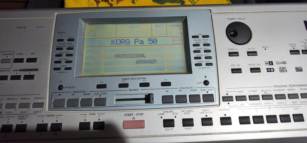 Teclado Korg pa50