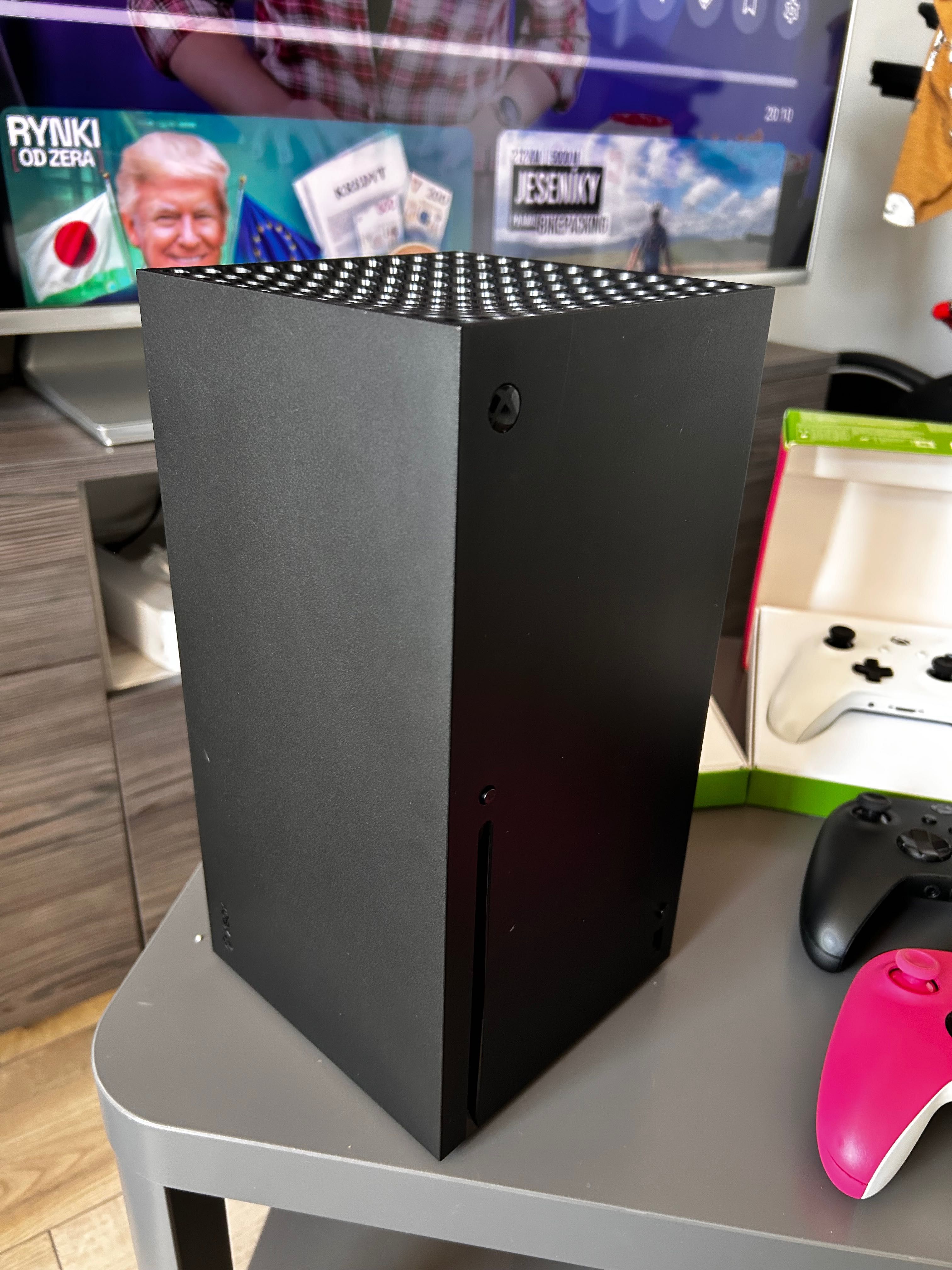 Xbox Series X + 4 Pady + Pudełko