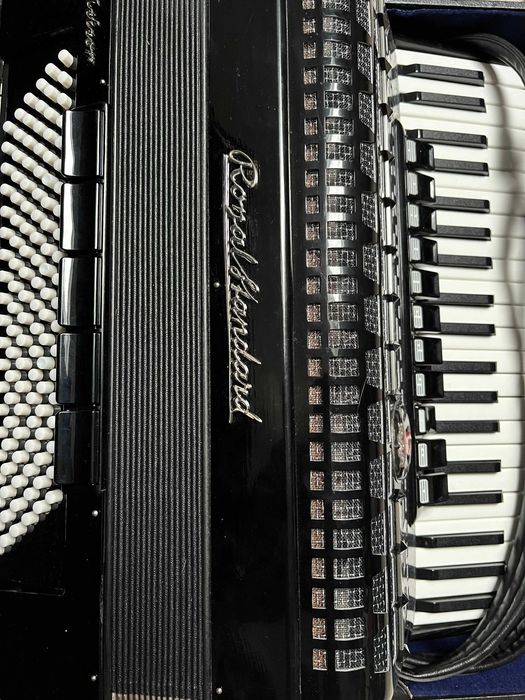 Akordeon Royal Standard Meteor 120 basów
