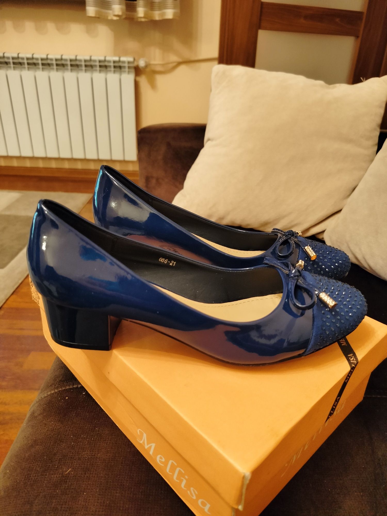 Granatowe śliczne eleganckie buty r 38