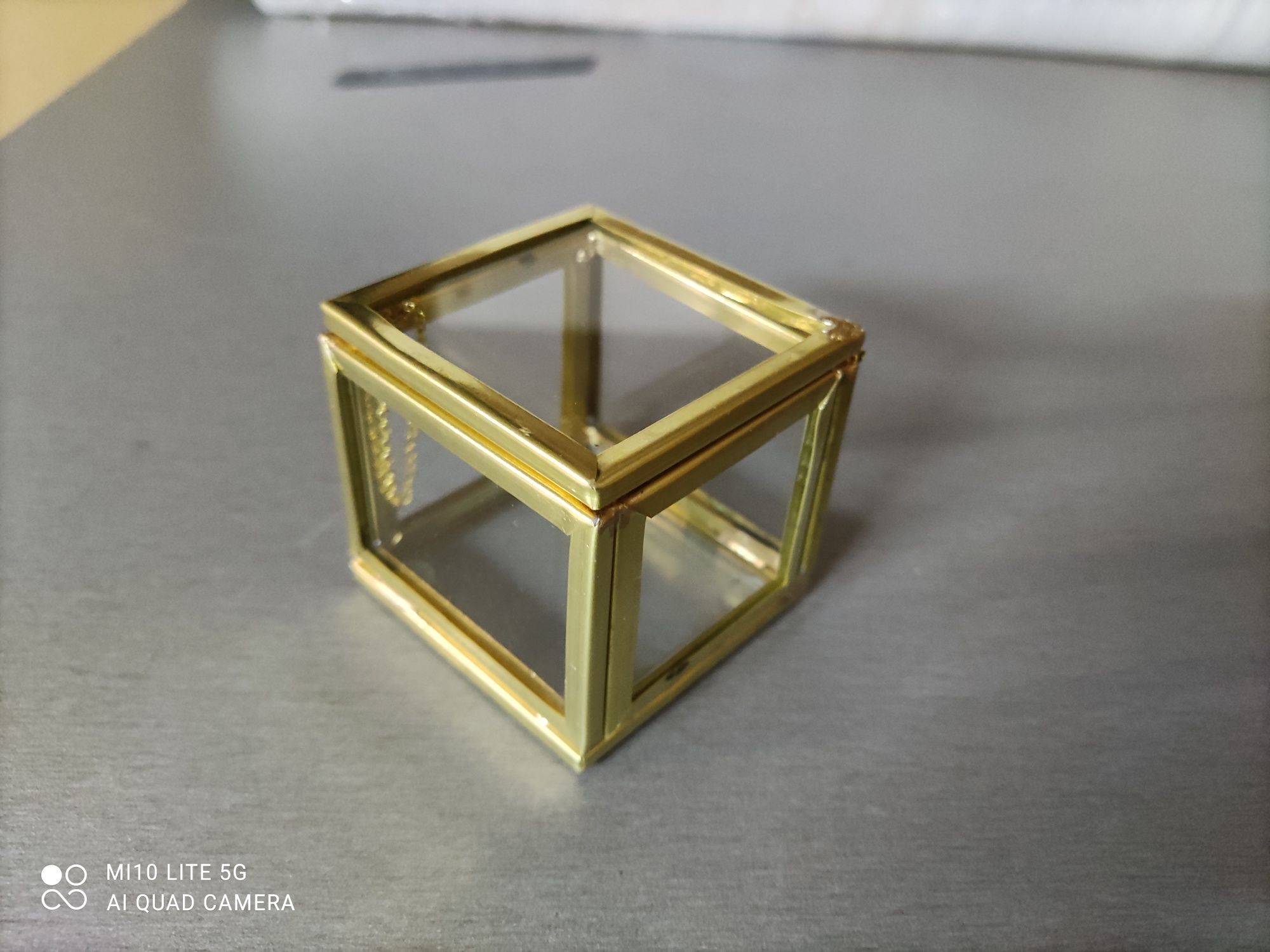 Pudełko szklane złote szkatułka organizer przezroczyste na obrączki