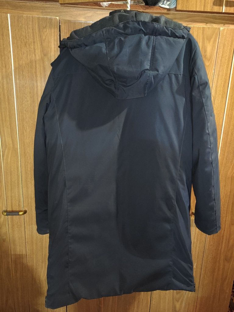 Продам зимнюю мужскую куртку 54 размер