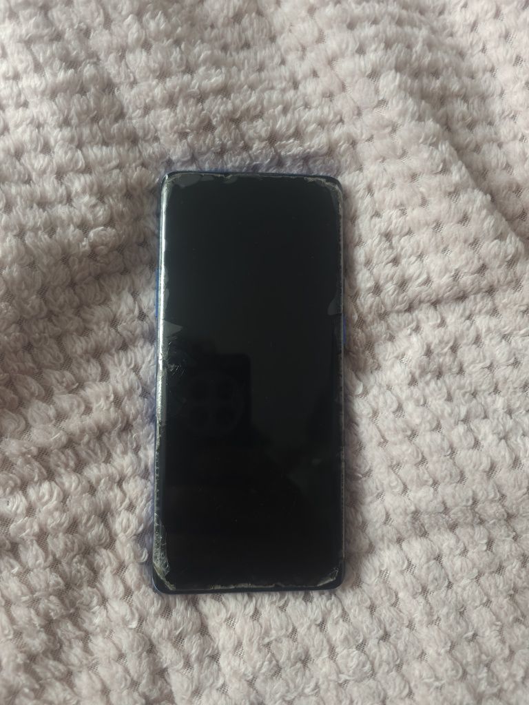 OnePlus 8 pro  12/256GB.