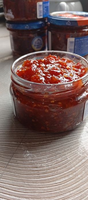 Соус из острого перца Чили.