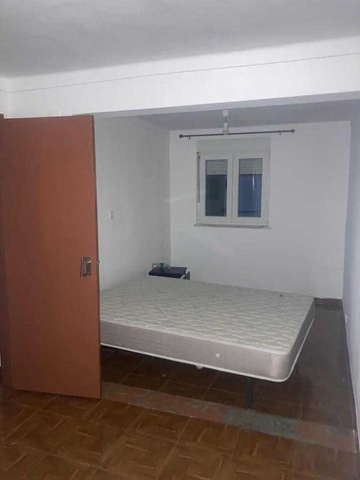 Alugasse T1 rua de angola,mobilhado,com eatancionamento