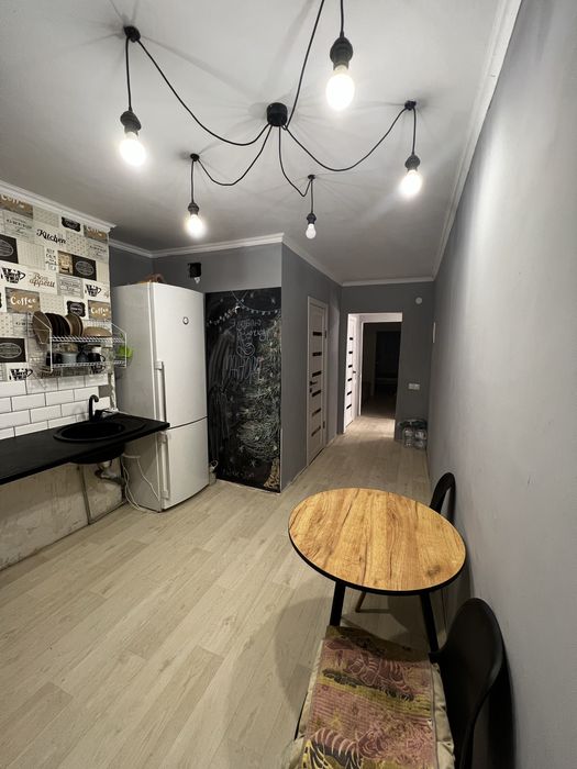 Посуточно двухкомнатная квартра центр есть другие варианты звоните!