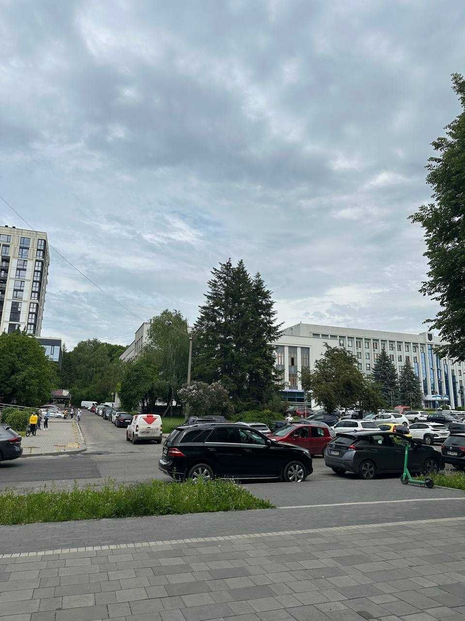 ЦЕНТР 96м2 ТОП-Локація Здам приміщення з Активним Трафіком. Парковка