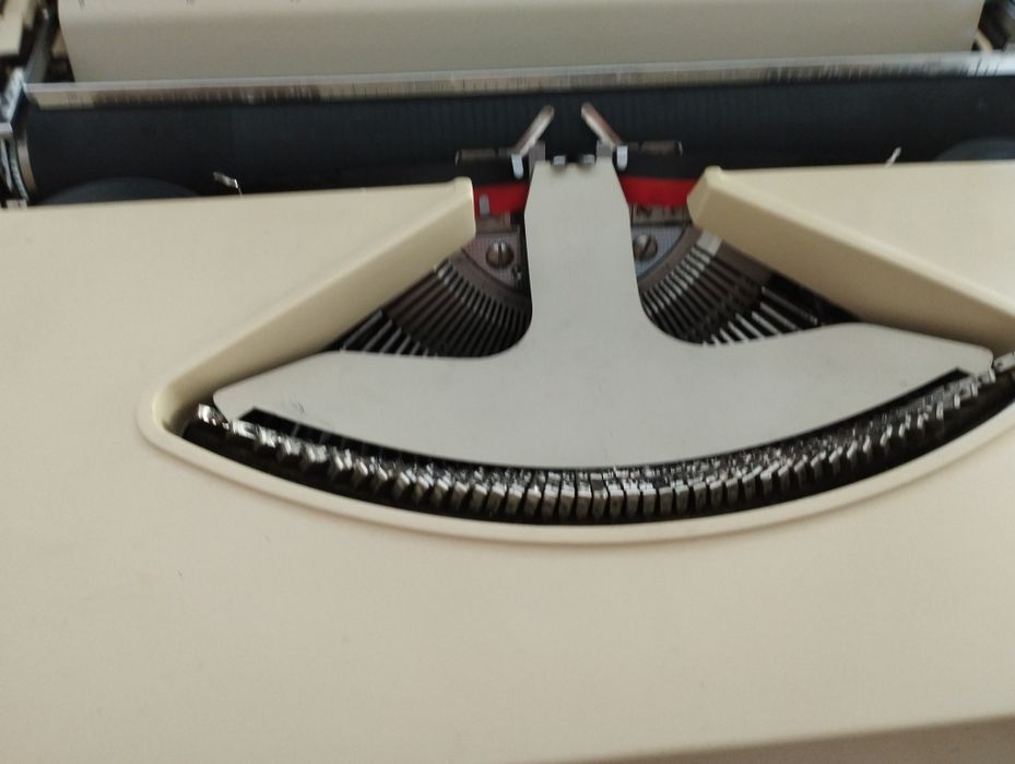 Máquina de escrever antiga Messa 2002, em perfeitas condições, limpa