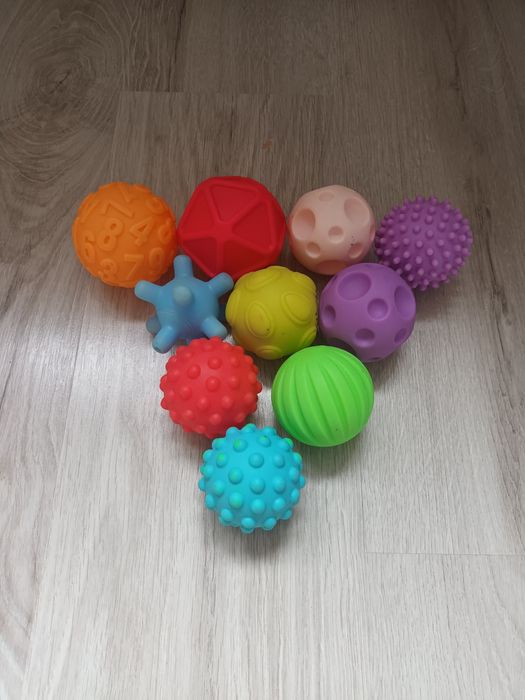 Продам комплект дитячих м'ячиків