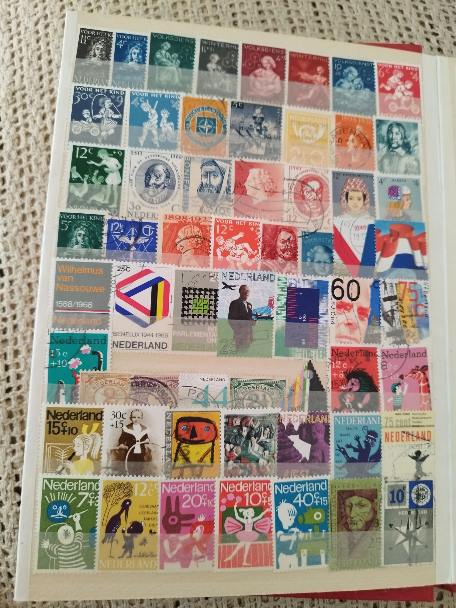 Classificador com 325 selos diferentes Holanda