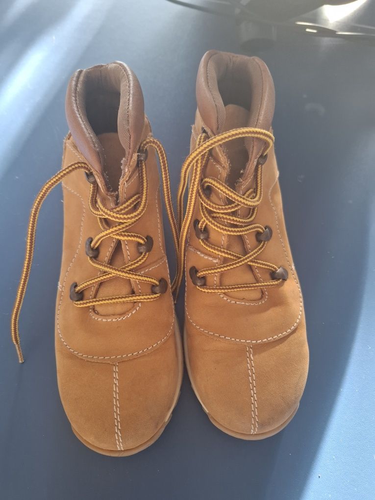 Bota , sapatilha . Camel n;33