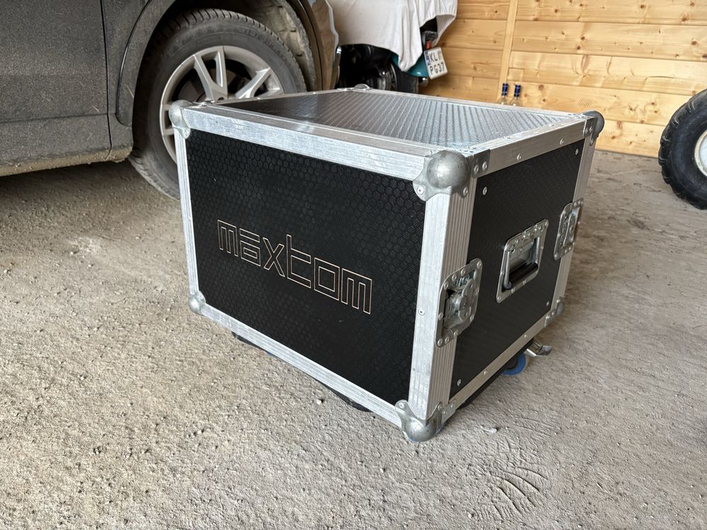 Mikser Behringer XR16 + skrzynia