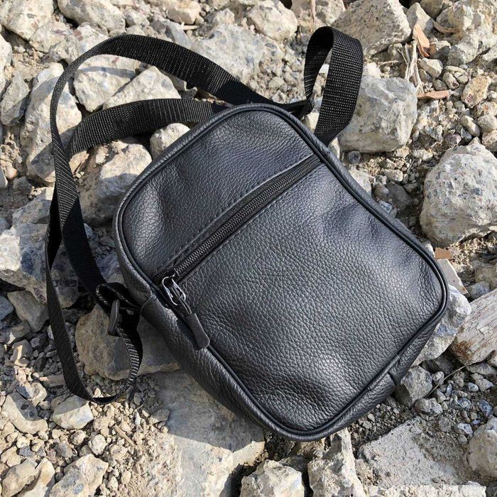 Качественная мужская сумка из натуральной кожи. Цвет: чёрный.