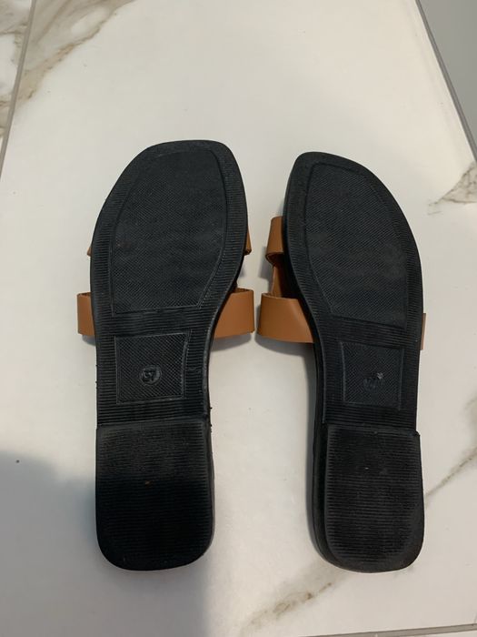 Klapki w stylu Hermes roz. 37