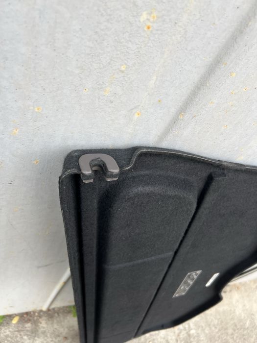 Продам Оригинальную  полку багажника Nissan Leaf 2011-2017