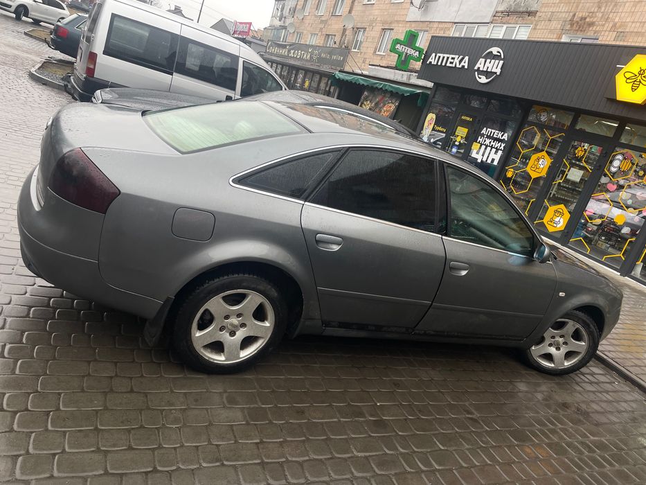 Автомобіль Audi A6
