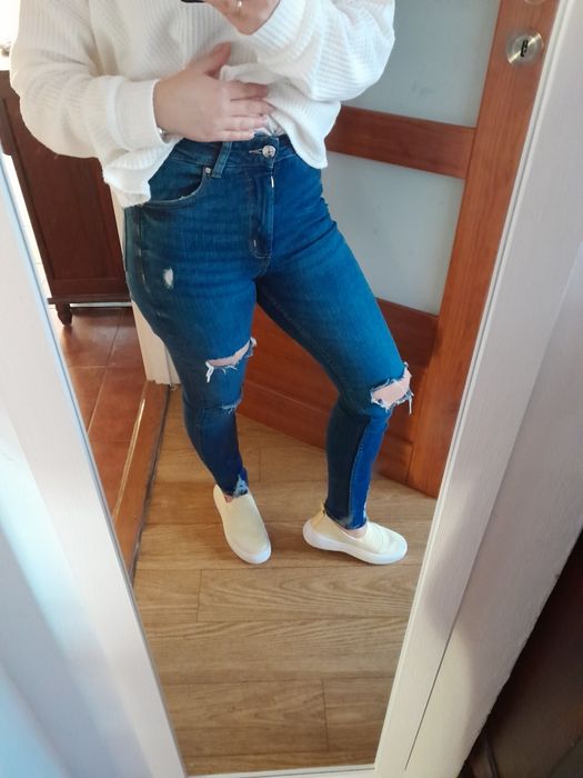 Dżinsy z dziurami XS/34