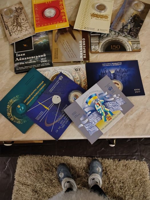 Монети в сувенірке та в капсулах