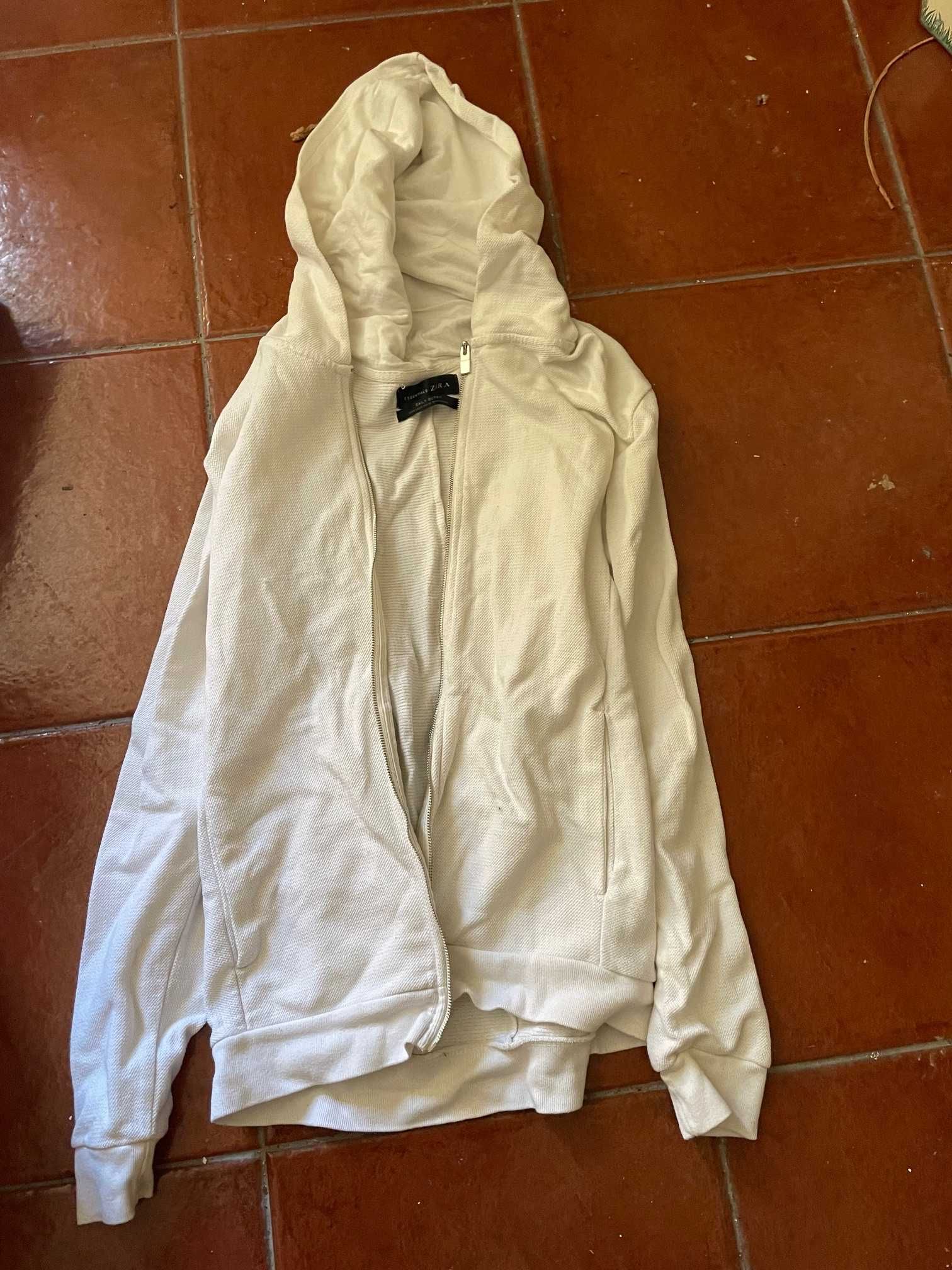 casaco branco zara com capuz tamanho l