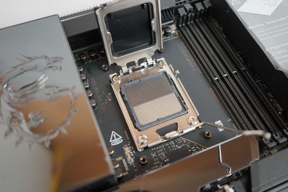 Материнська плата MSI MEG X870E GODLIKE