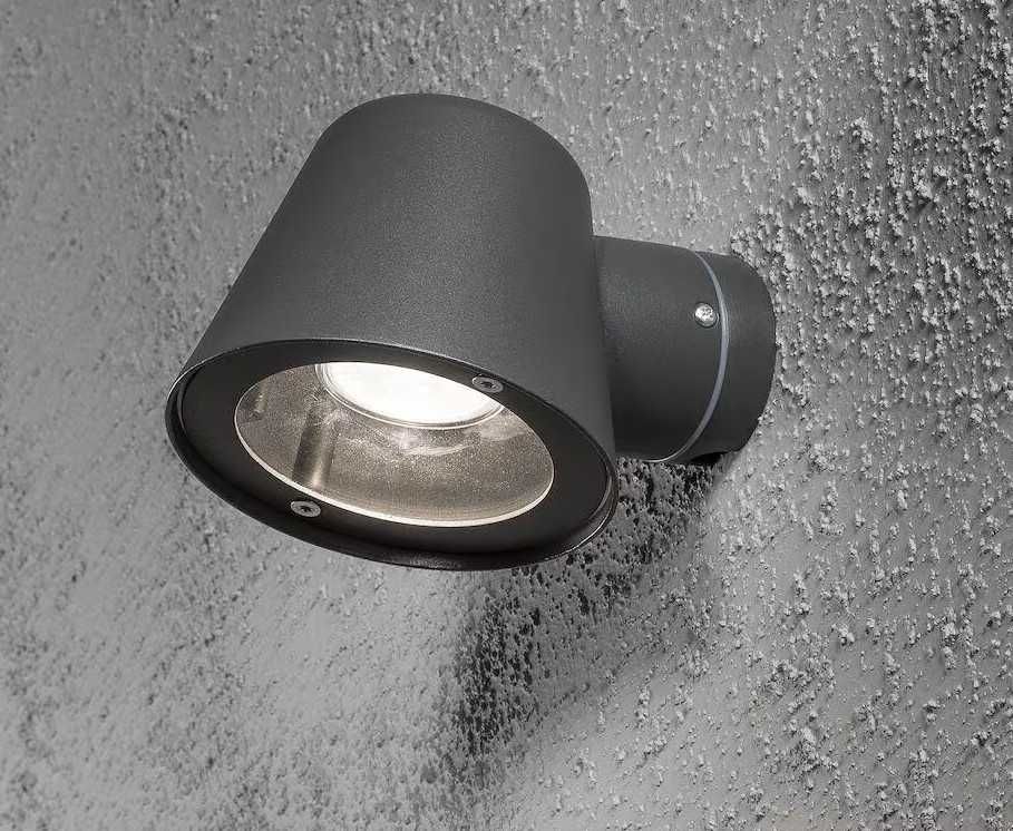 4 apliques para exterior com fixação para capoto. Casquilho Gu10