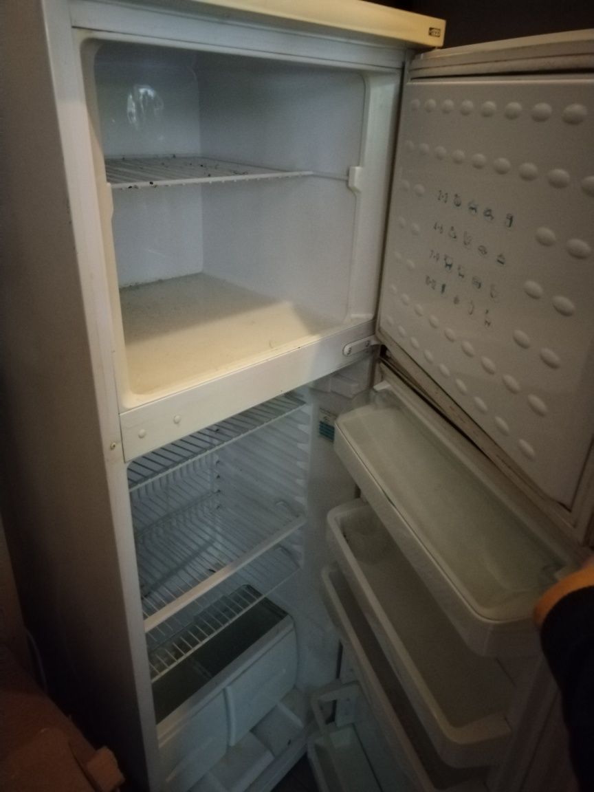 Frigorífico usado, gela super bem