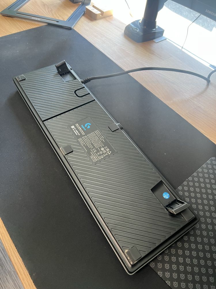 Logitech G513 Carbon com Switches Romer-G Tactile - Usado