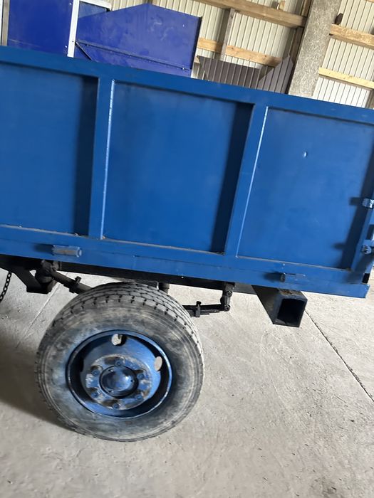 Прицеп до трактора хороший є багато чого іншого такош є і 2 осний