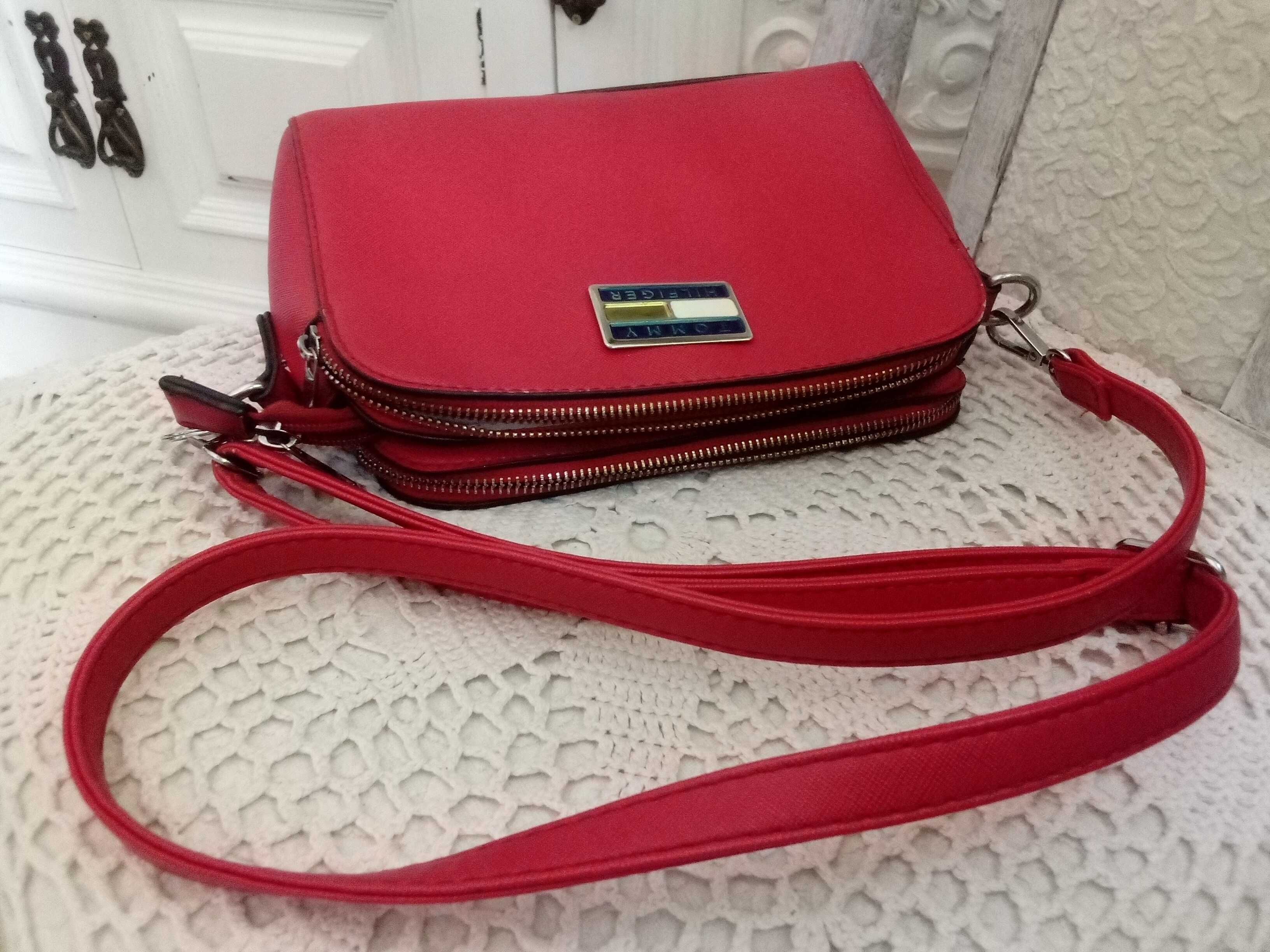 Tommy Hilfiger torebka damska z paskiem na ramię listonoszka mała