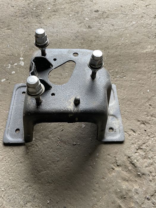 Nissan patrol uchwyt kola y61 mocowanie