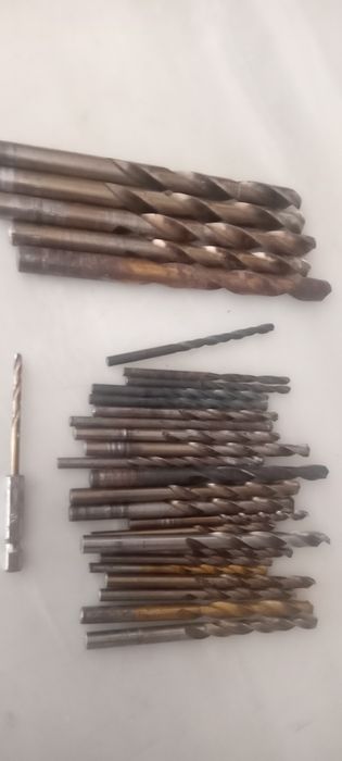 Brocas de ferro e pedra e madeira