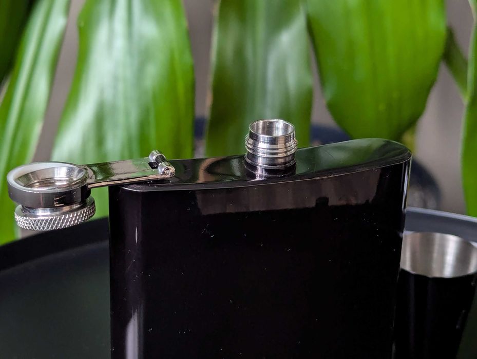 Zestaw piersiówka i kieliszki Dartington Flask Set Idealny na prezent