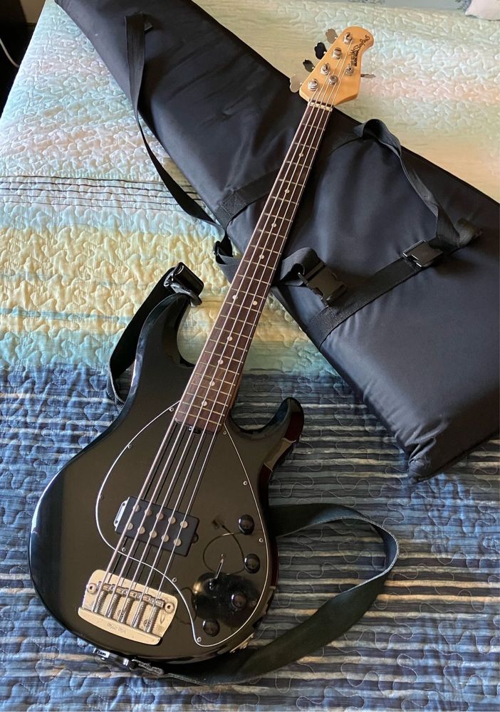 Baixo Musicman Stingray 5