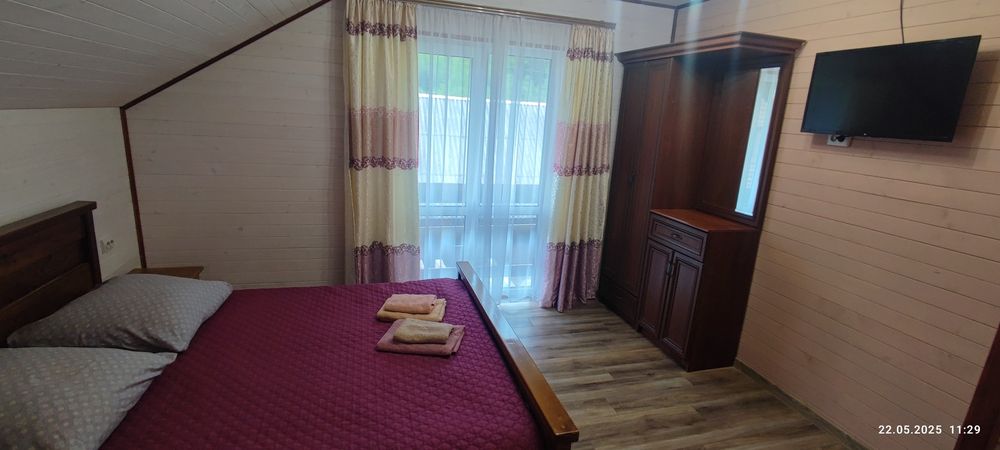 Частина Будиноку "Ясень" на 6 номерів 12-18місць з кухнею та