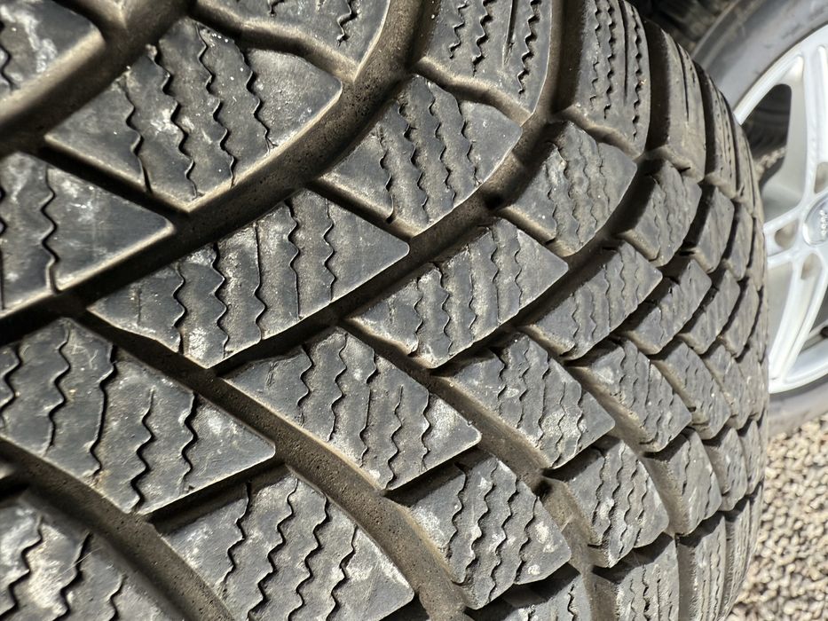 205/60/16 opony zimowe koła Audi