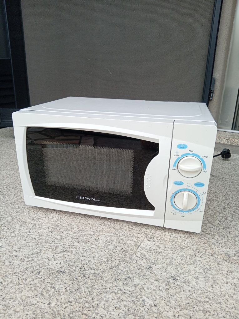 Microndas  "Crown"