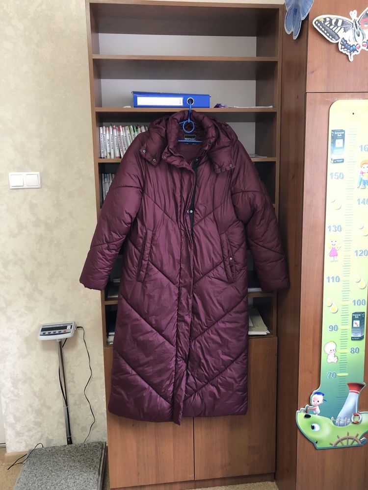 Продам пальто зимнее с капюшоном