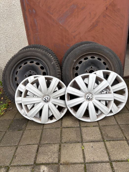 Opony z felgami stalowymi 205/55 R16 + kołpaki VW