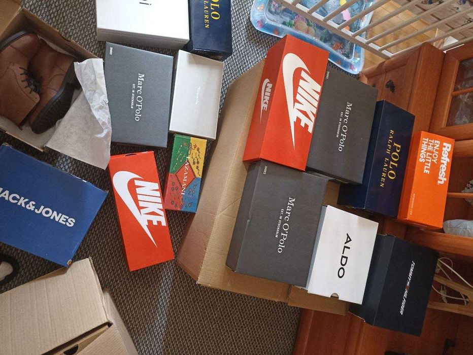 Wyprzedaż. Hurtowa sprzedaż nowego i markowego letniego obuwia.