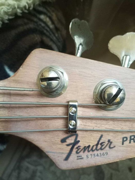 Направляючий прес-фіксатор для струн бас гітари