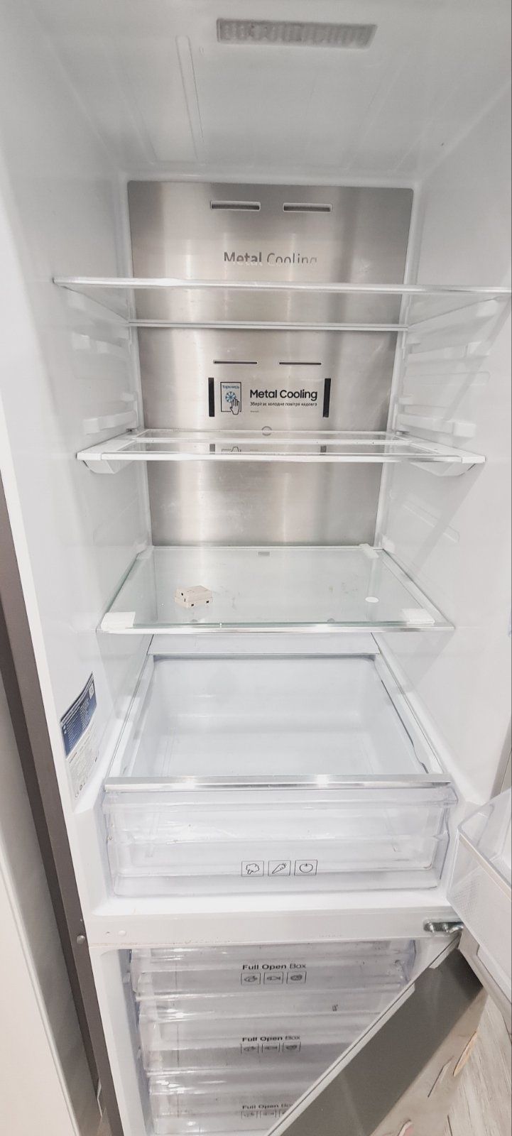 Холодильник Samsung з нижньою морозильною камерою