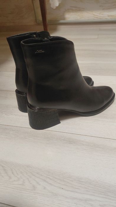 Жіночі чоботи шкіряні