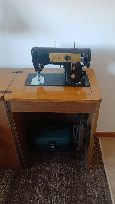 Vendo máquina de costura em bom estado