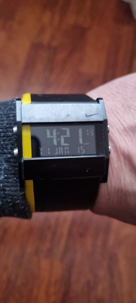 Продам часы nike