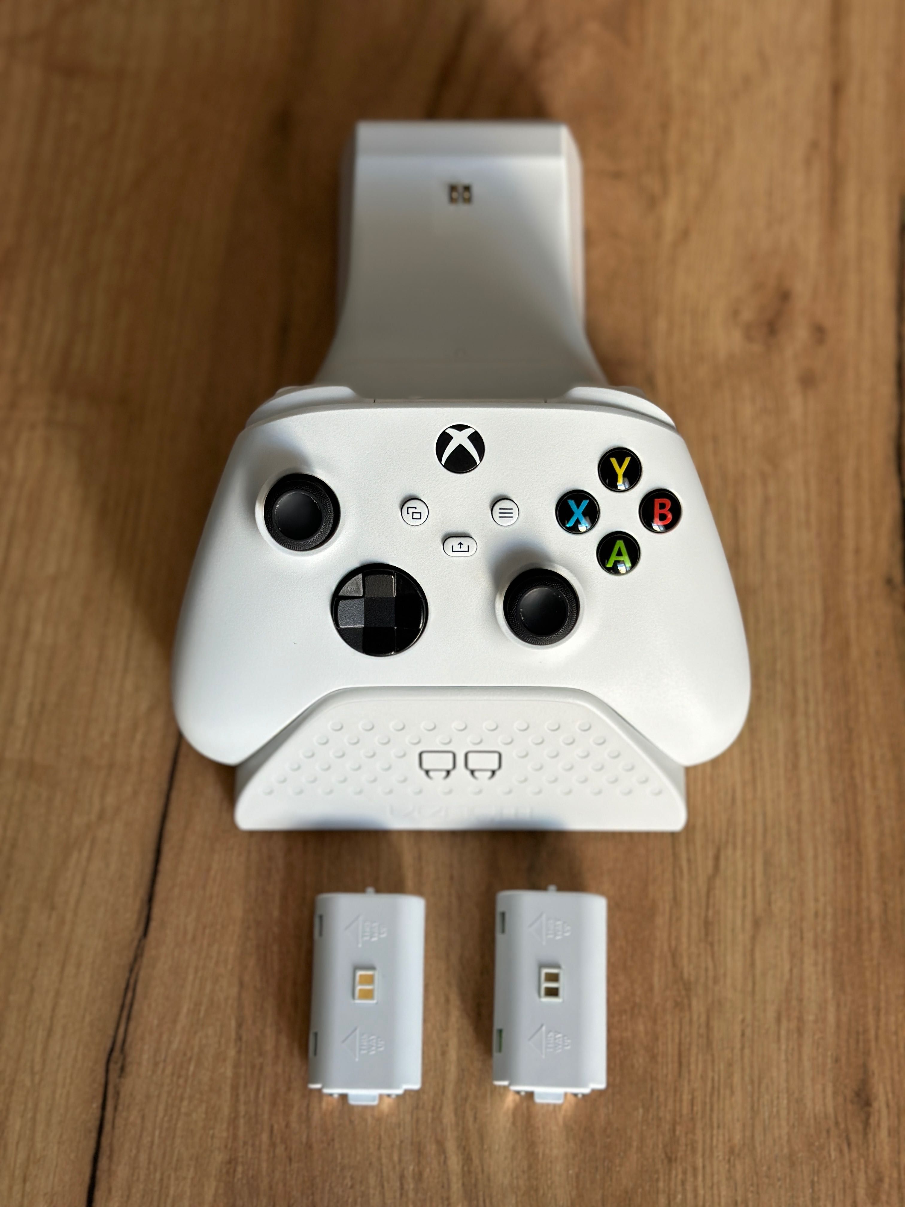 Xbox Series S 512GB + stacja ładująca do padów